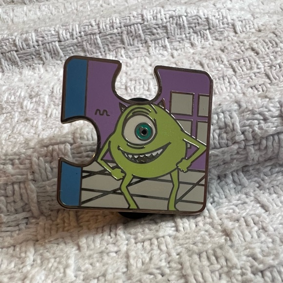Disney Character Connection Mystery Puzzle Mike Wazowski Monster’s Inc. LE Pin - Picture 3 of 5